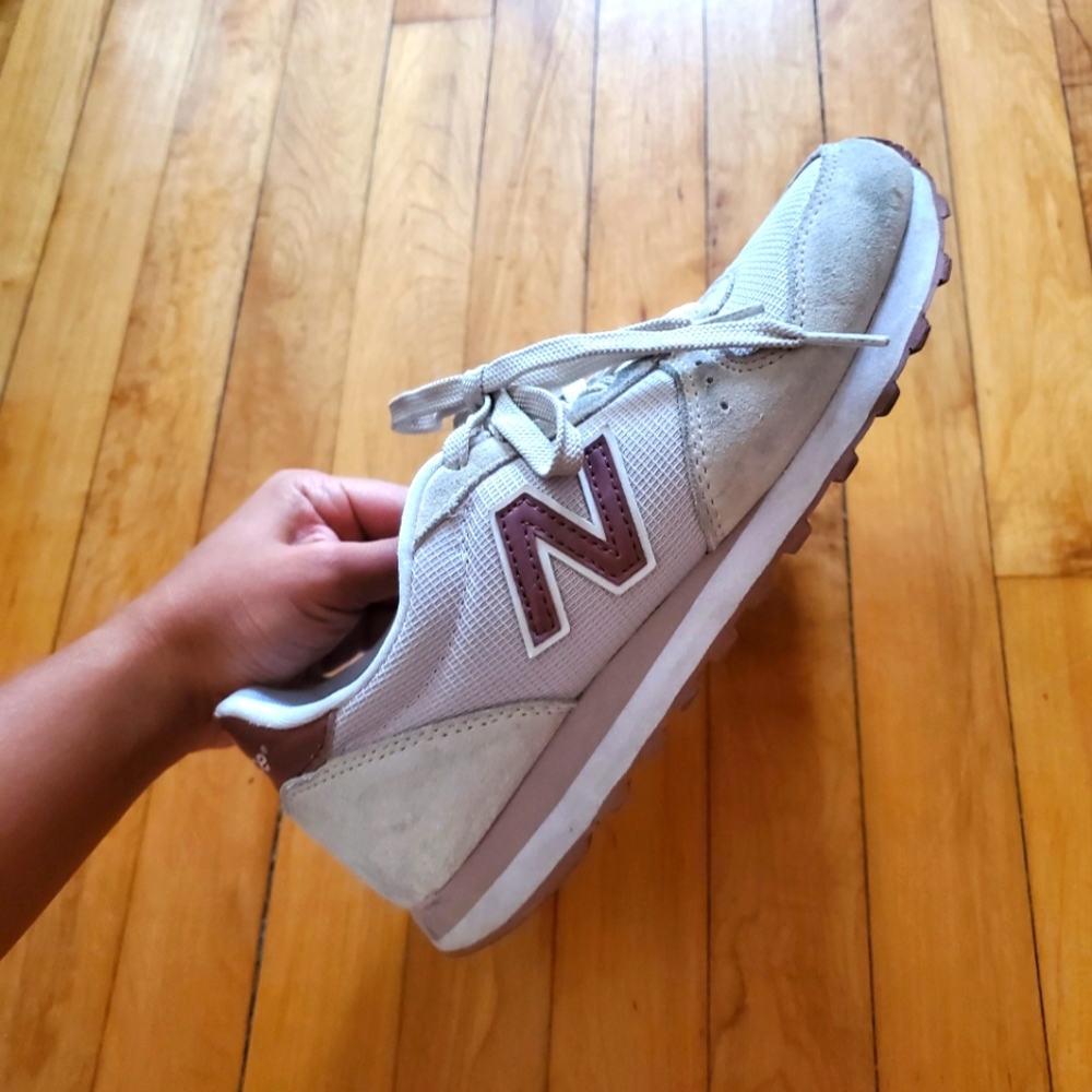 New Balance 311 cream/pink womens size 7.5